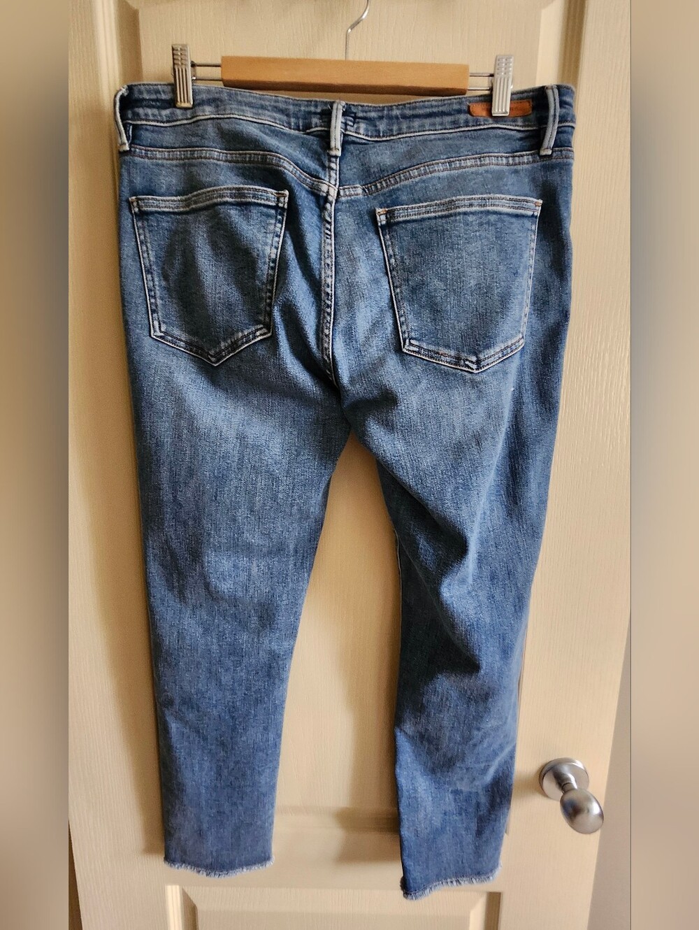 3 / $25 SILVER Jeans Co. "LORETTE" Distressed Blue Denim Skinny Jeans. Size 31. - Picture 3 of 16